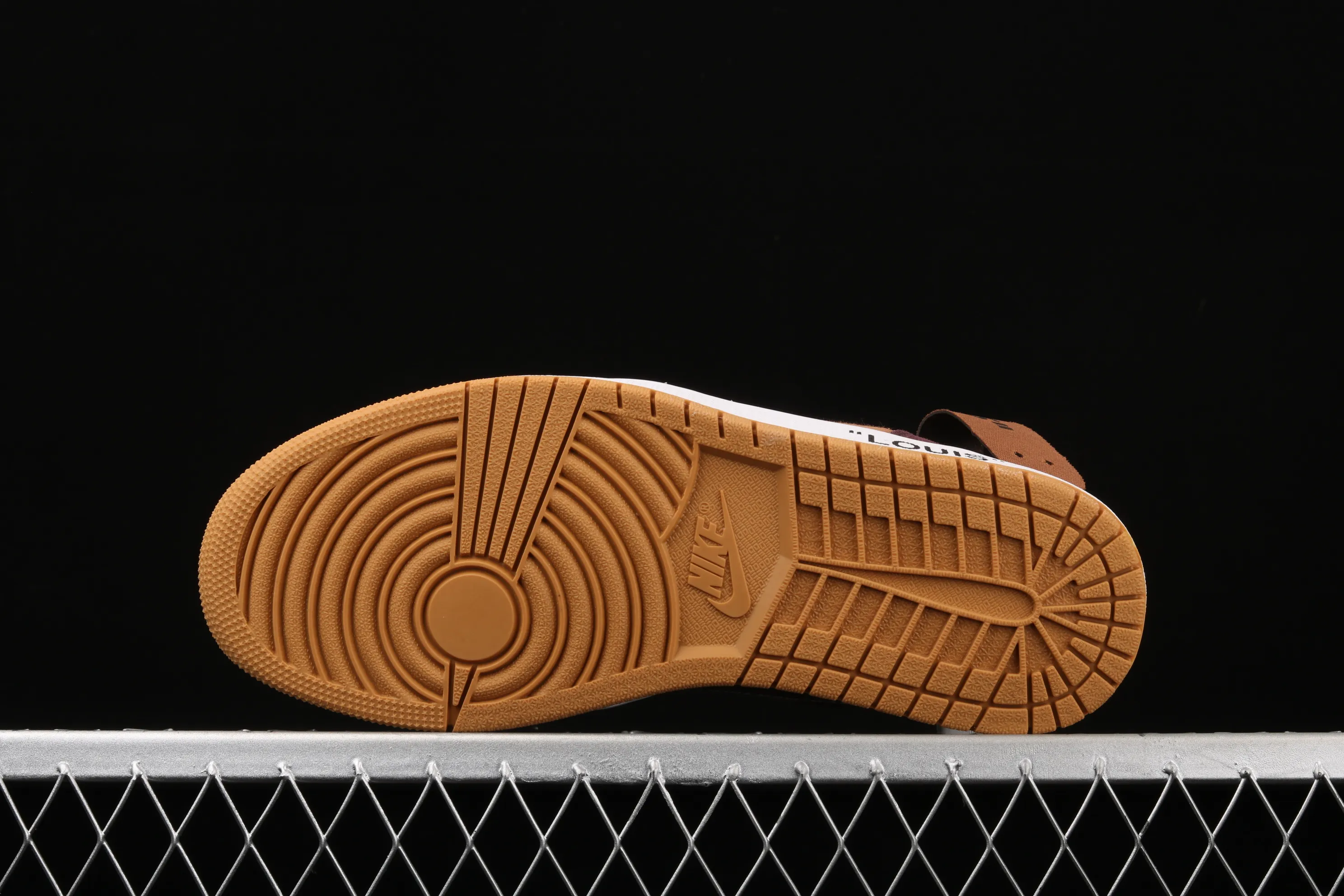 All Categories Air Jordan Jordan Series Basketball Shoes Air Jordan 1 High Air Jordan 1 AJ1 Joe 1 Donkey Brand Co-branded Customized Model #With Presbyopia Suitcase Made of Leather Exclusive Logo Covered Shoe Body Very High Style